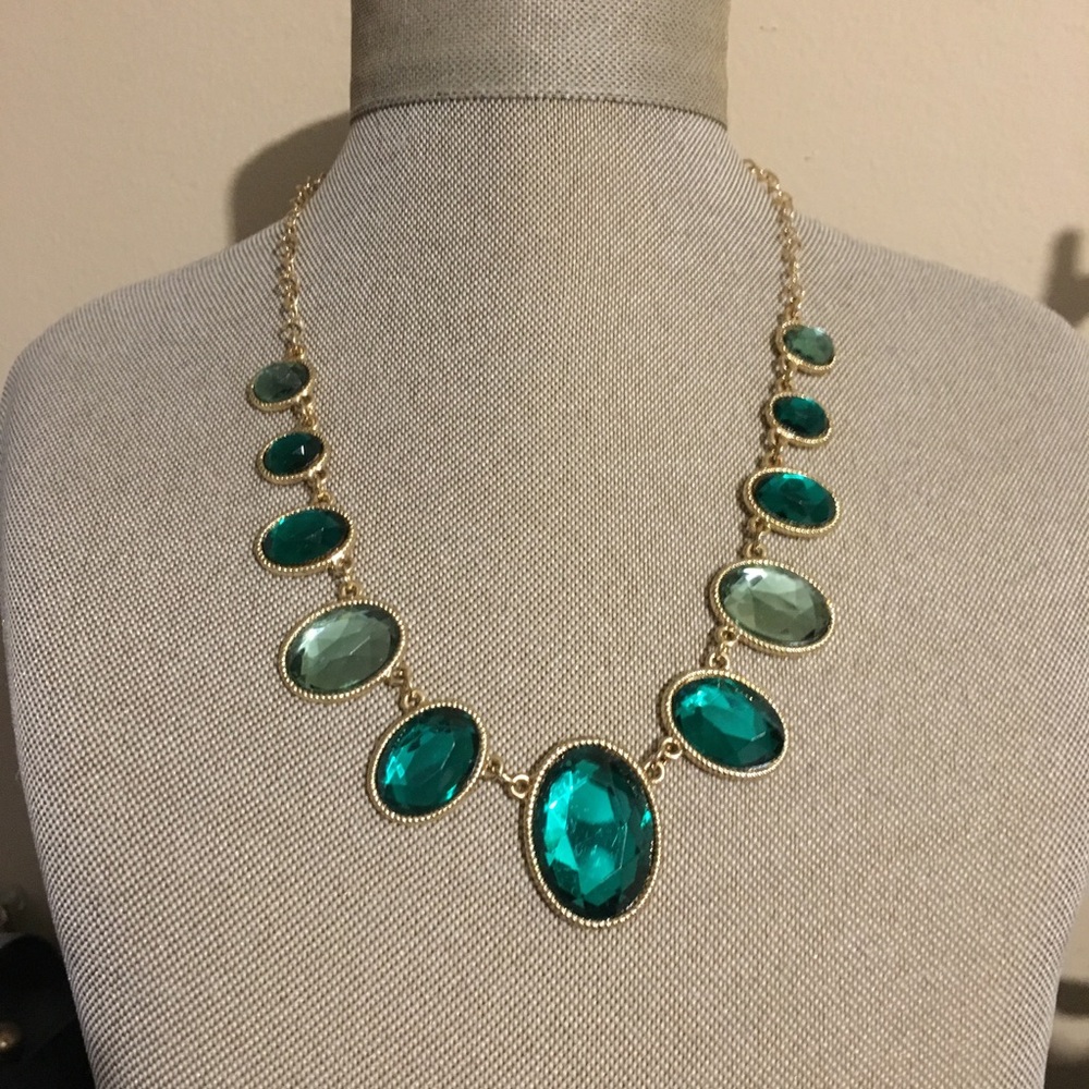 🔴 Green and Gold Statement Necklace